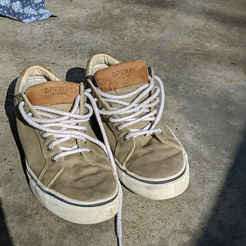 Tan Sperry's